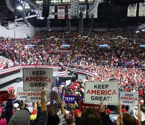 ドナルド・トランプの熱狂的な支持者集会
