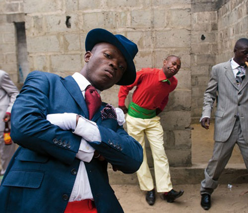 鮮やかな色彩のサプール